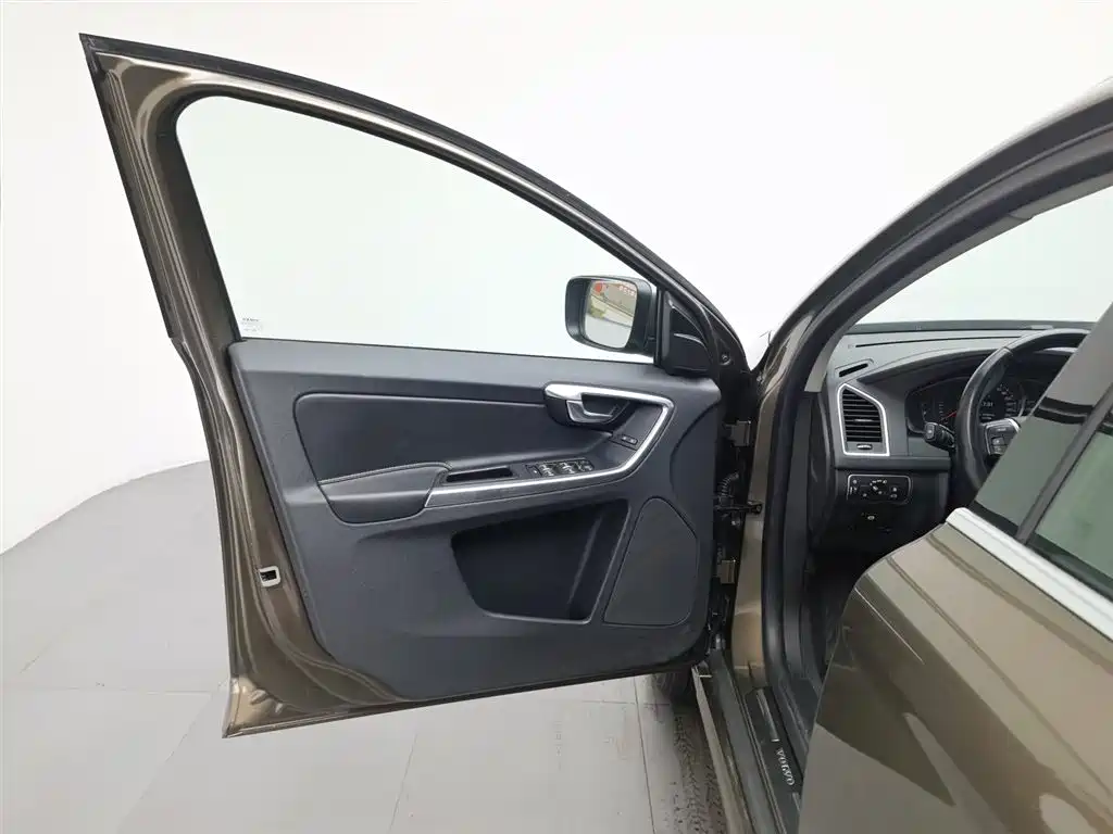 Volvo XC60 2016 — фото 8