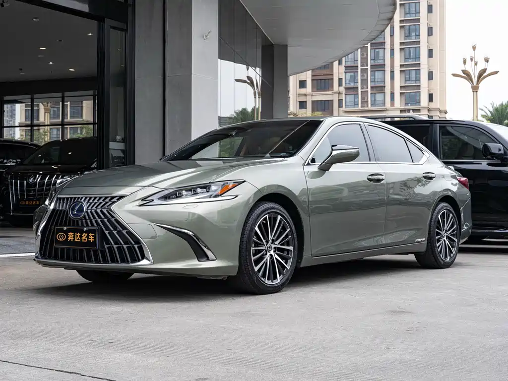 Lexus ES 2021 — фото 1