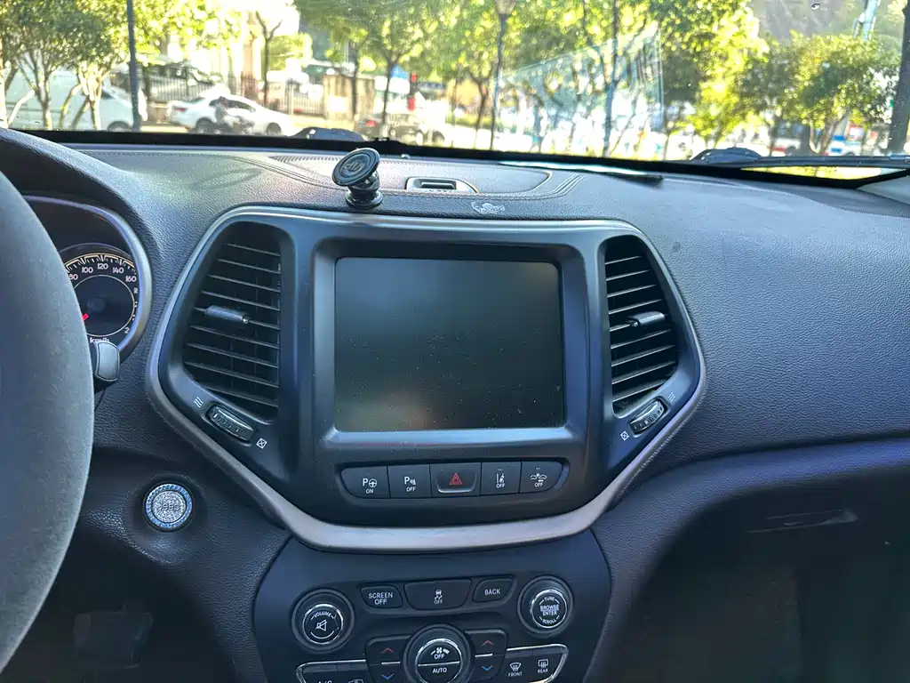 Jeep Cherokee 2014 — фото 11