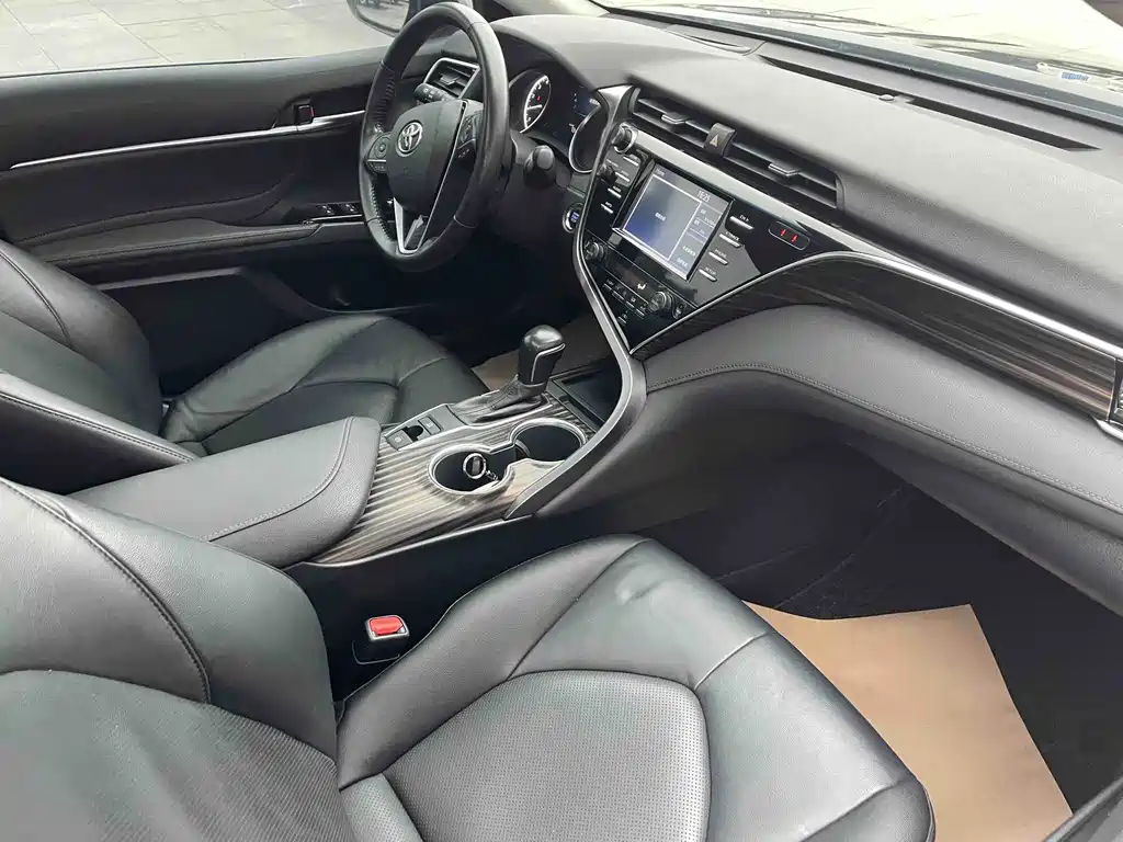 Toyota Camry 2019 — фото 5