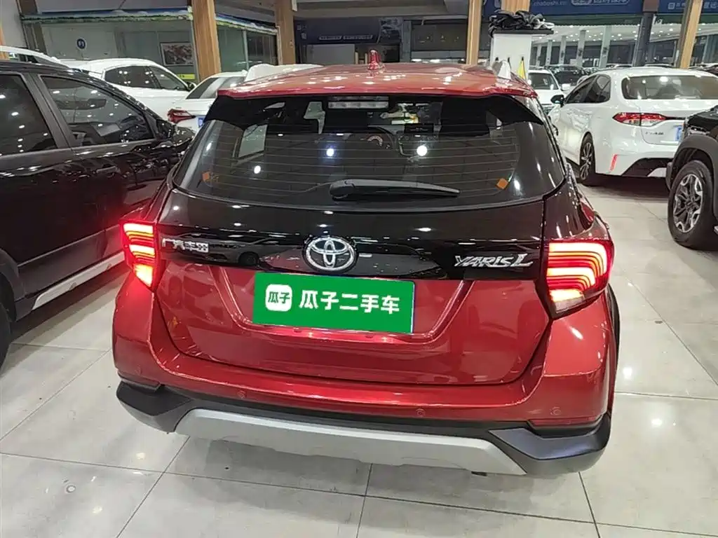 Toyota Yaris L 2022 — фото 6