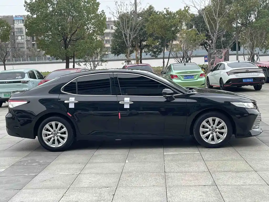 Toyota Camry 2019 — фото 27