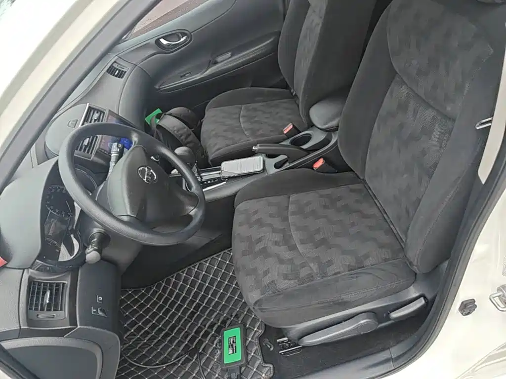 Nissan Tiida 2015 — фото 15