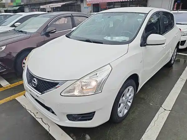 Nissan Tiida 2015