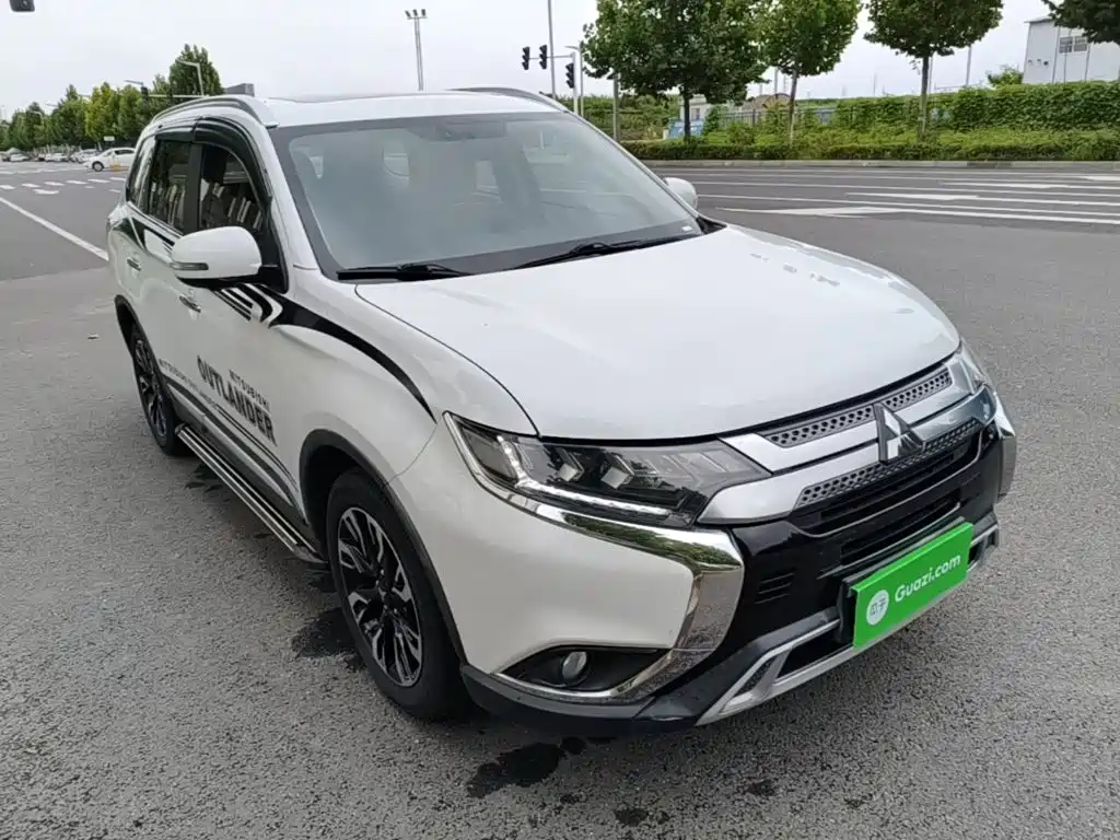 Mitsubishi Outlander 2020 — фото 4