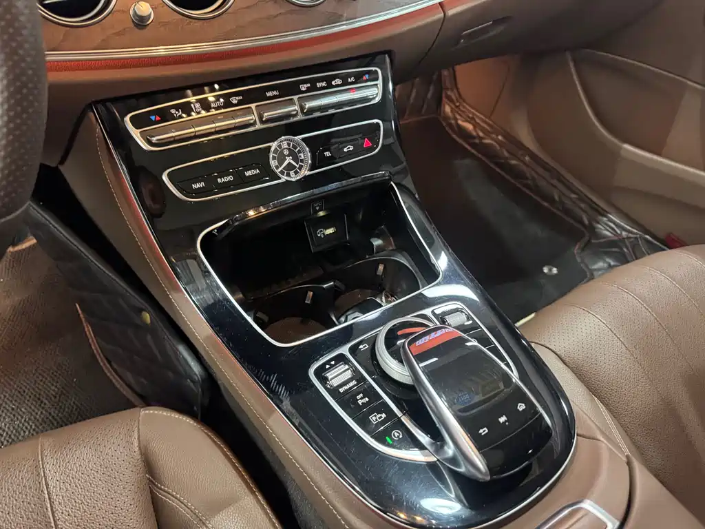Mercedes-Benz E-Class 2016 — фото 16