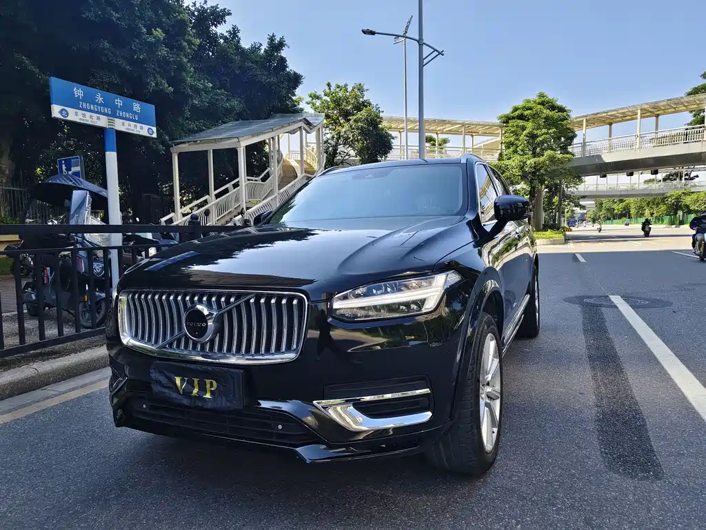 Volvo XC90 2019 — фото 1