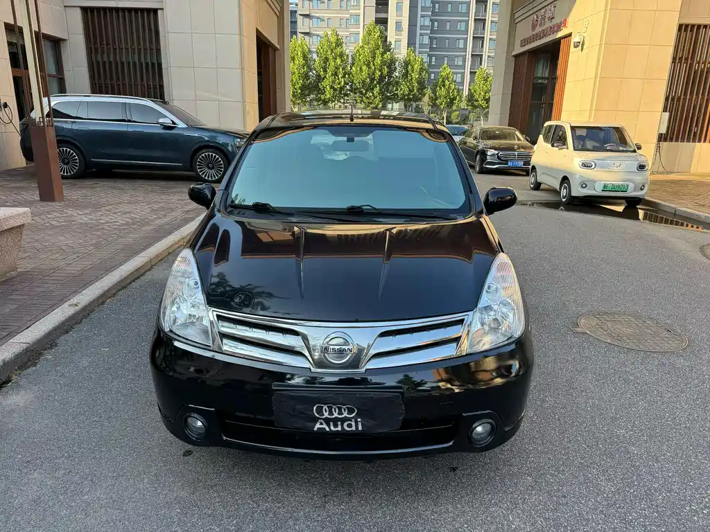 Nissan Livina 2012