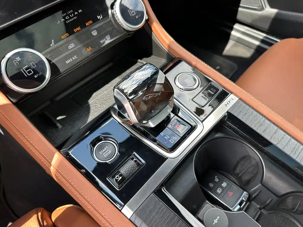 Jaguar XFL 2024 — фото 17