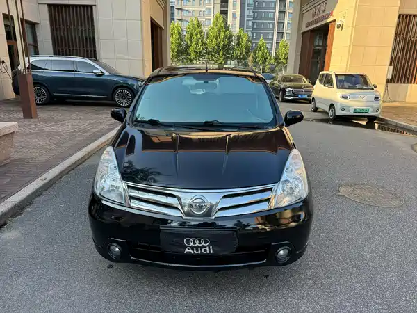 Nissan Livina 2012
