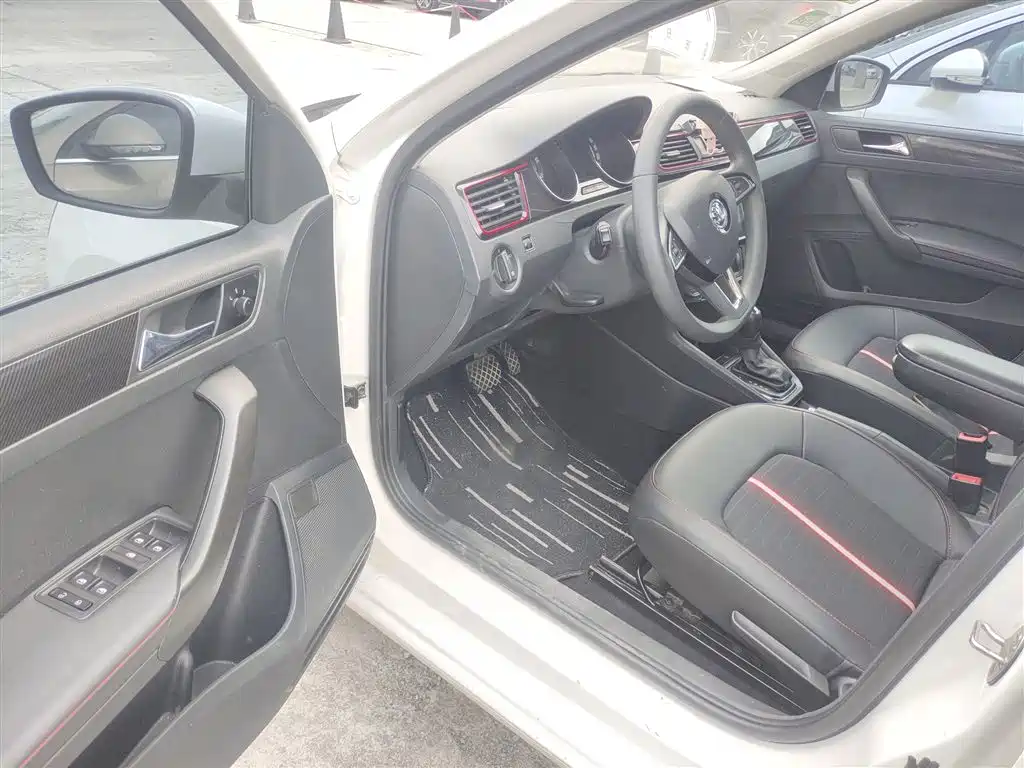 Skoda Rapid Spaceback 2020 — фото 12