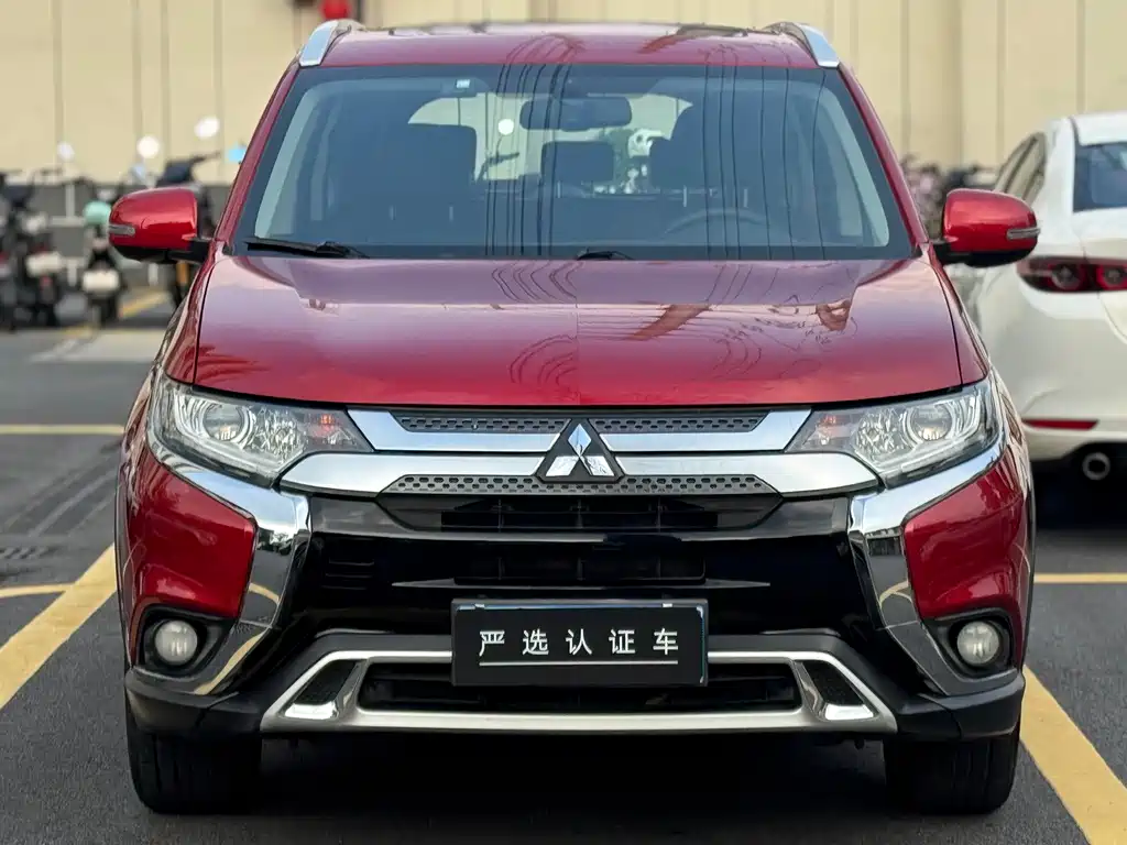Mitsubishi Outlander 2019 — фото 2