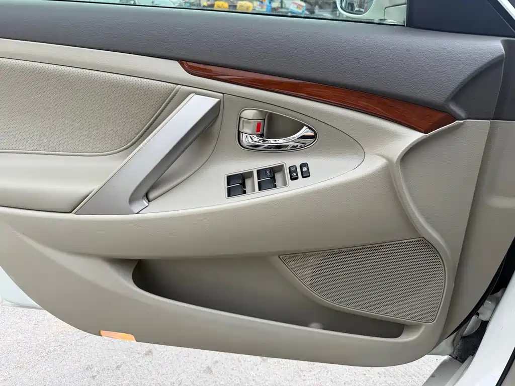 Toyota Camry 2014 — фото 10