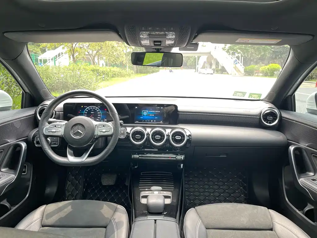Mercedes-Benz A-Class 2019 — фото 13