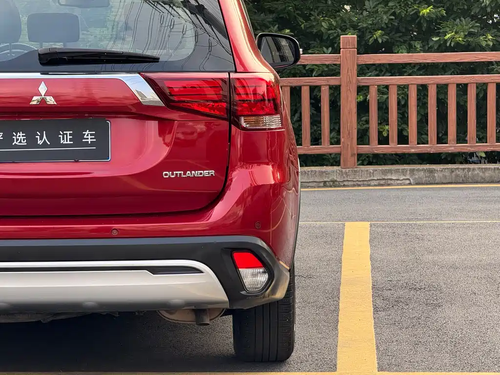 Mitsubishi Outlander 2019 — фото 25