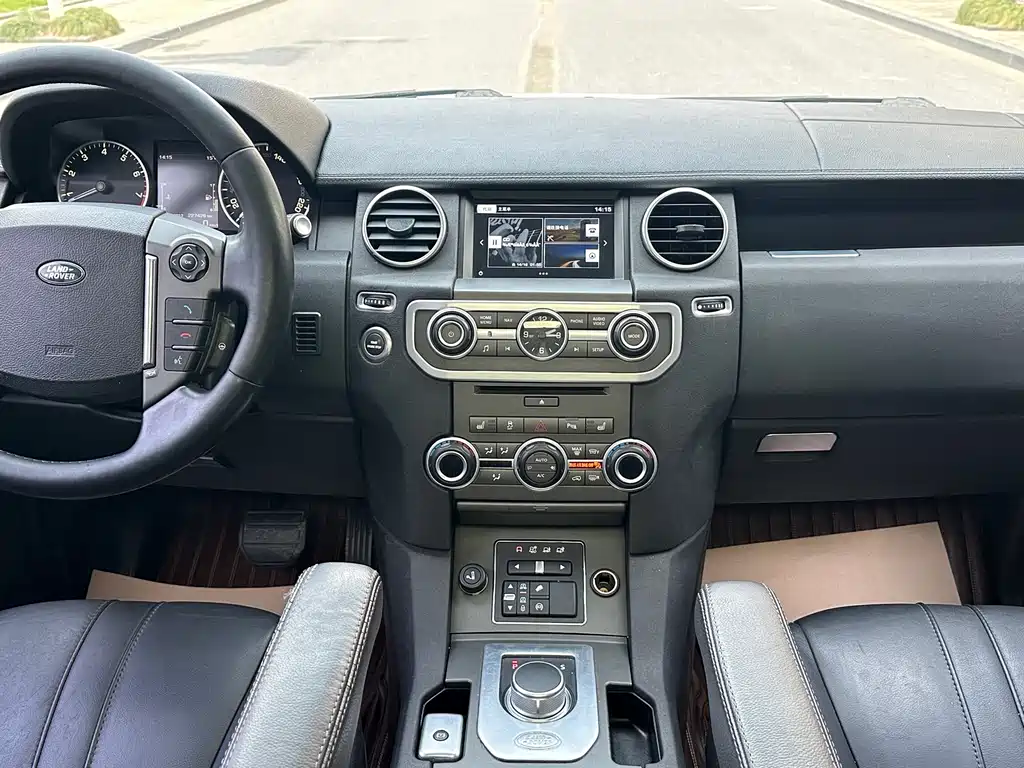 Land Rover Discovery 2017 — фото 13