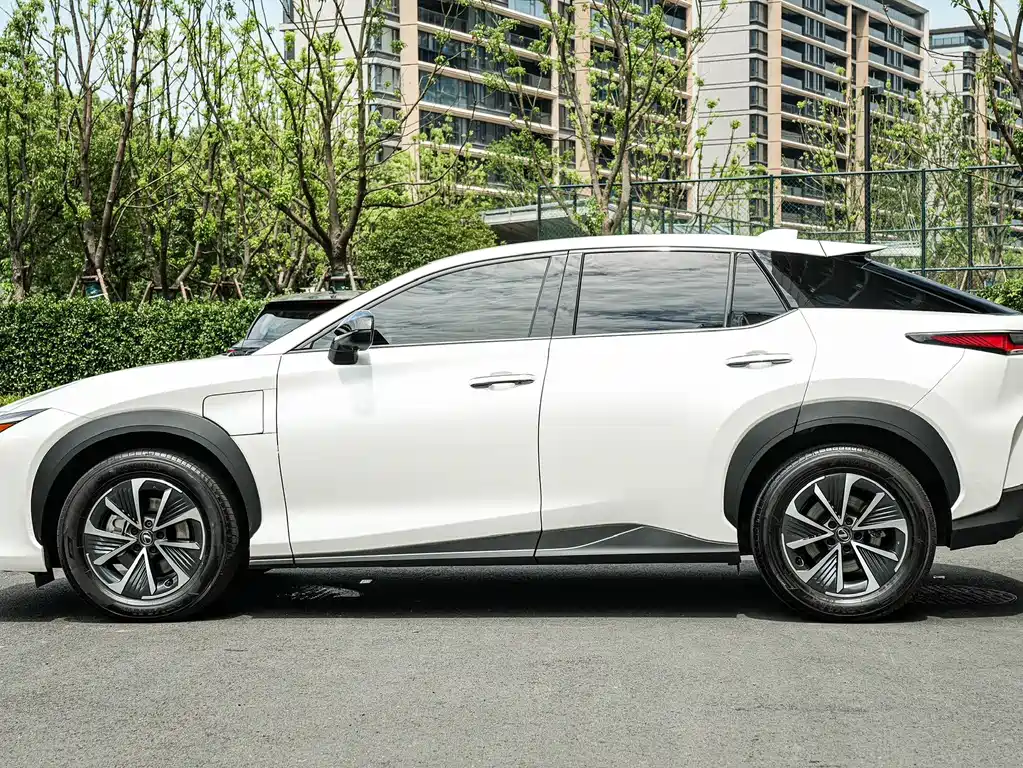 Lexus RZ 2023
