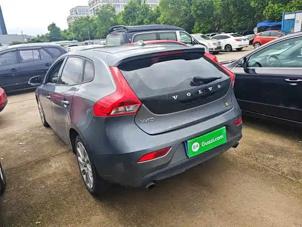 Volvo V40 2015