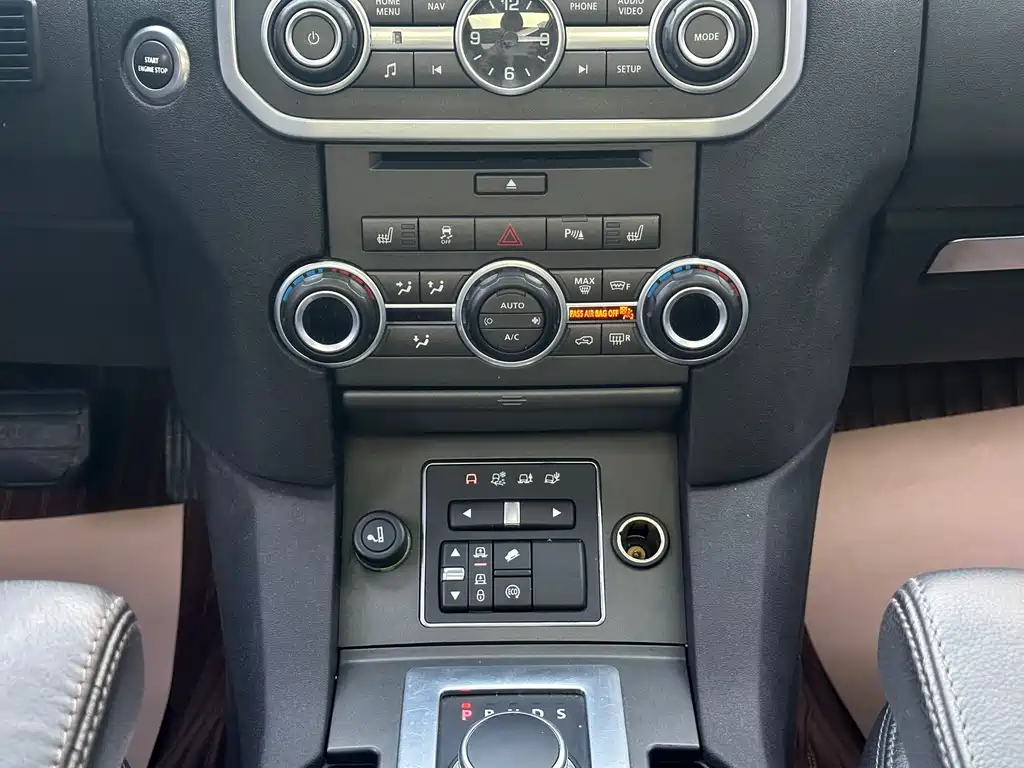 Land Rover Discovery 2017 — фото 15