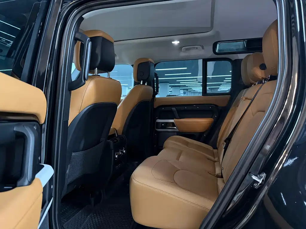 Land Rover Defender 2024 — фото 15