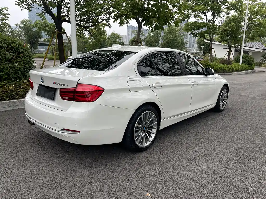 BMW 3 Series 2018 — фото 5