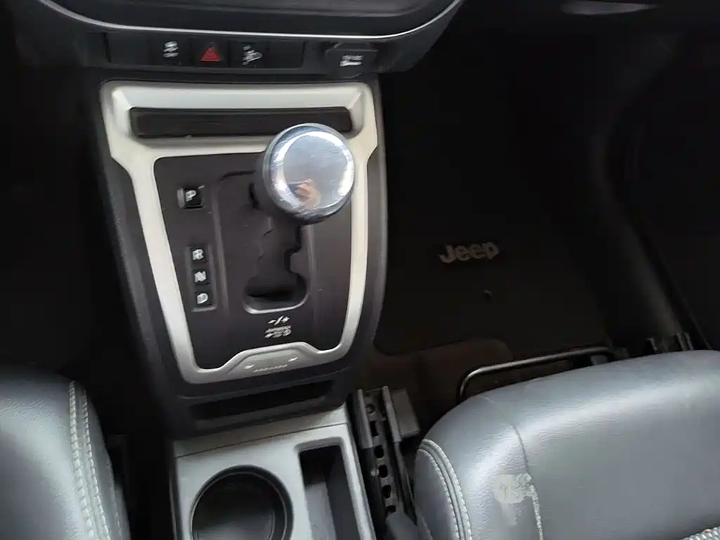 Jeep Compass 2015 — фото 14