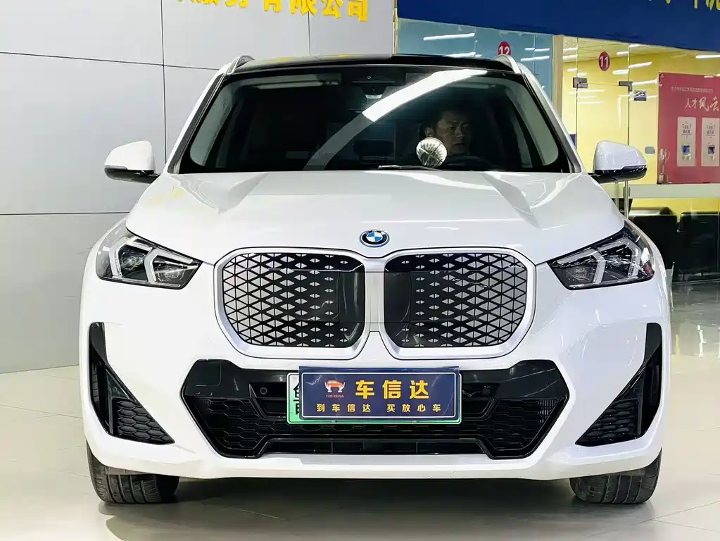 BMW iX1 2024