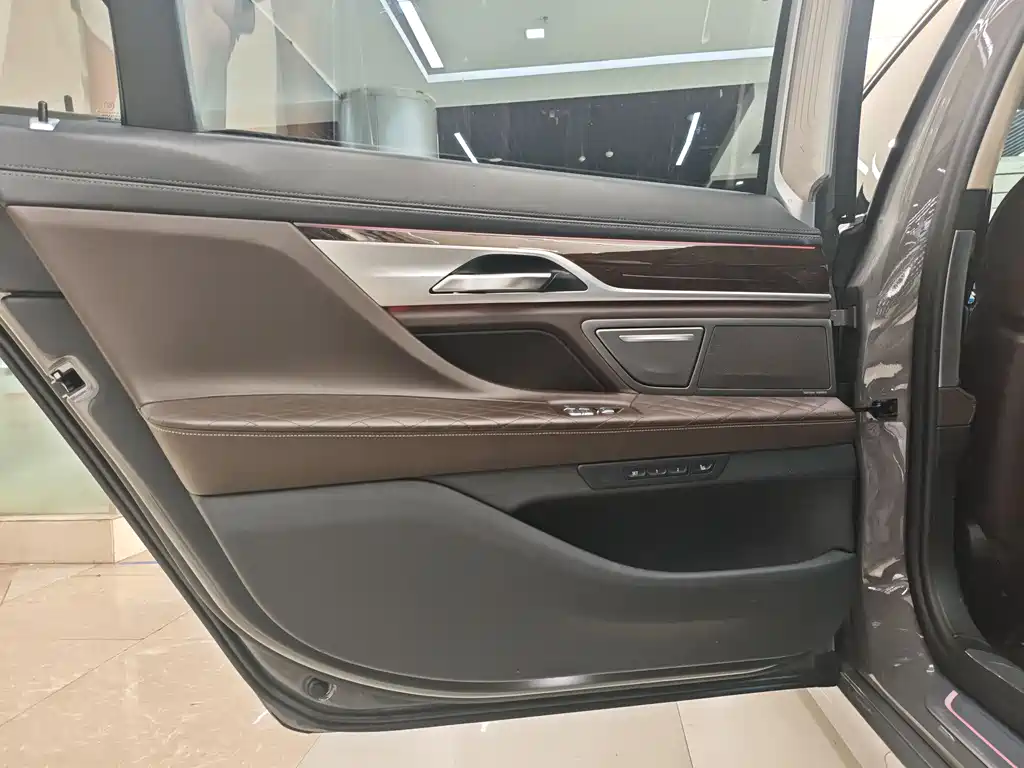 BMW 7 Series 2019 — фото 10