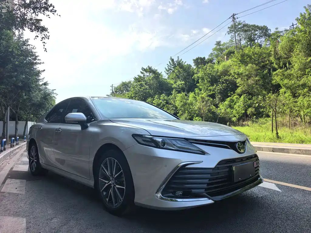 Toyota Camry 2023 — фото 3