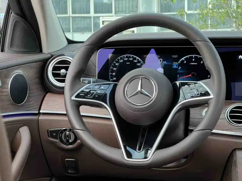 Mercedes-Benz E-Class 2024 — фото 14