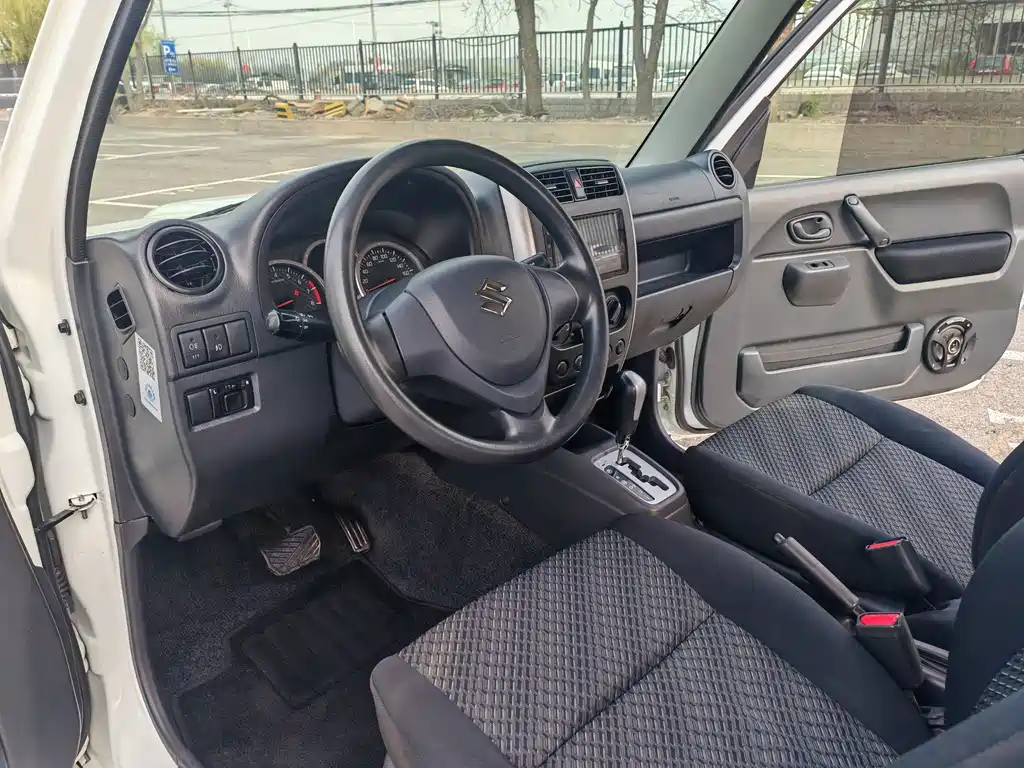 Suzuki Jimny 2017 — фото 11