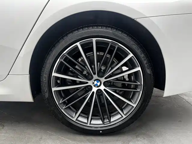 BMW 5 Series 2021 — фото 14