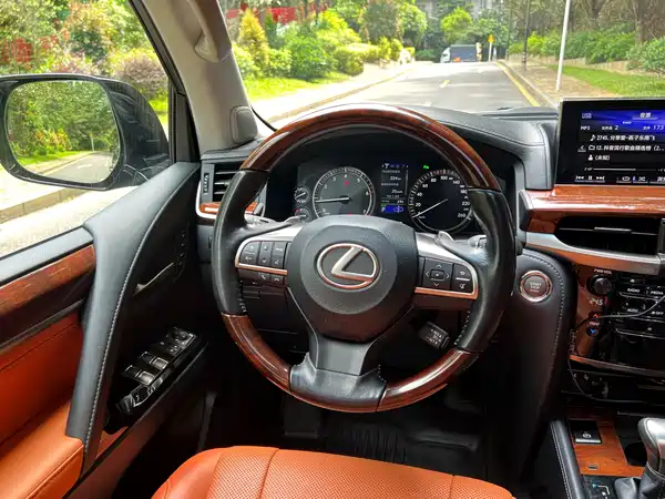 Lexus LX 2016