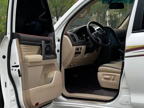 Toyota Land Cruiser 2012