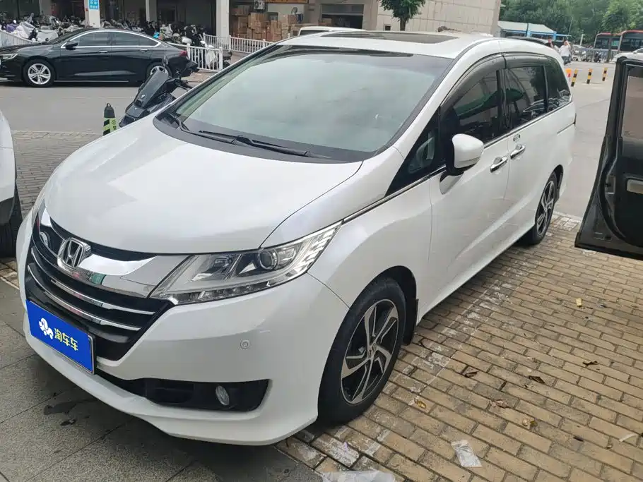 Honda Odyssey 2016 — фото 1