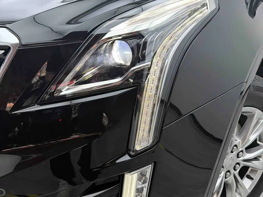 Cadillac XT5 2023 — фото 5