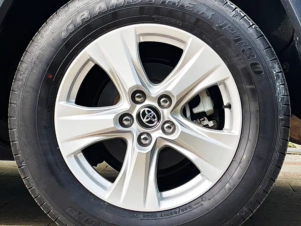 Toyota RAV4 2025 — фото 23