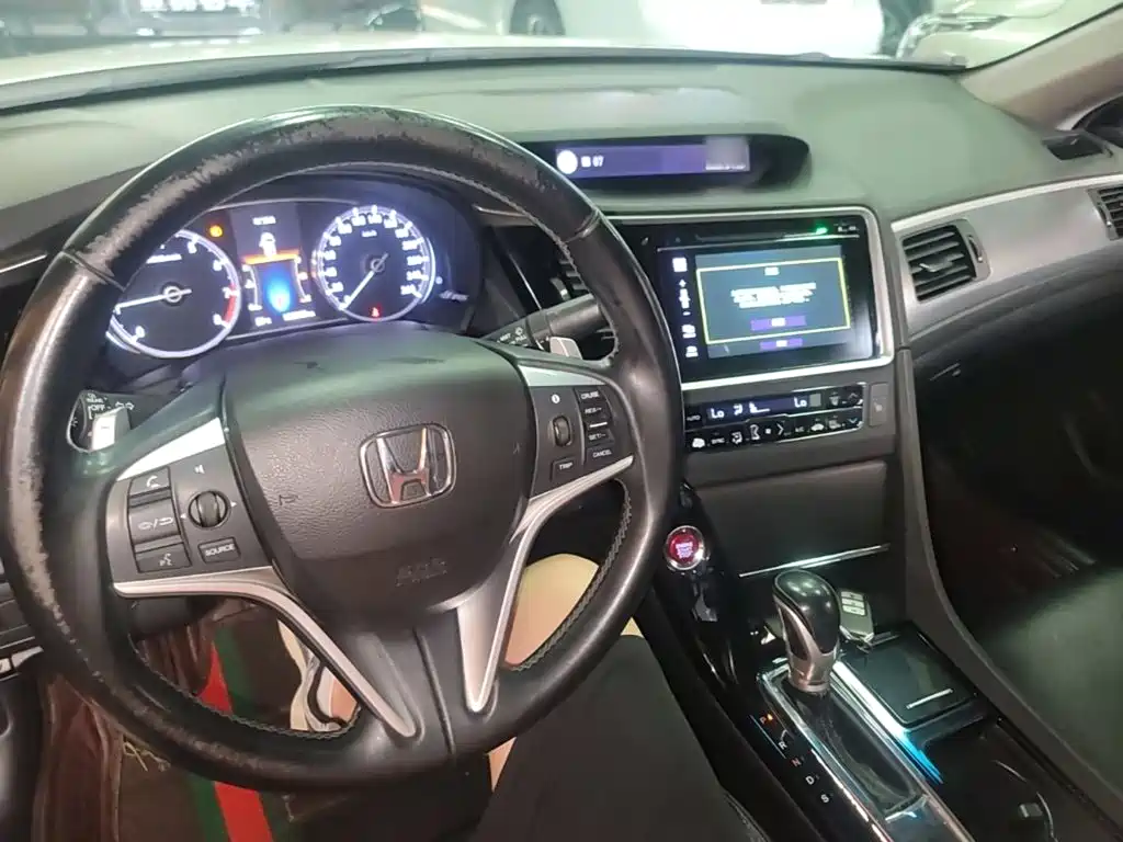 Honda Spirior 2015 — фото 10