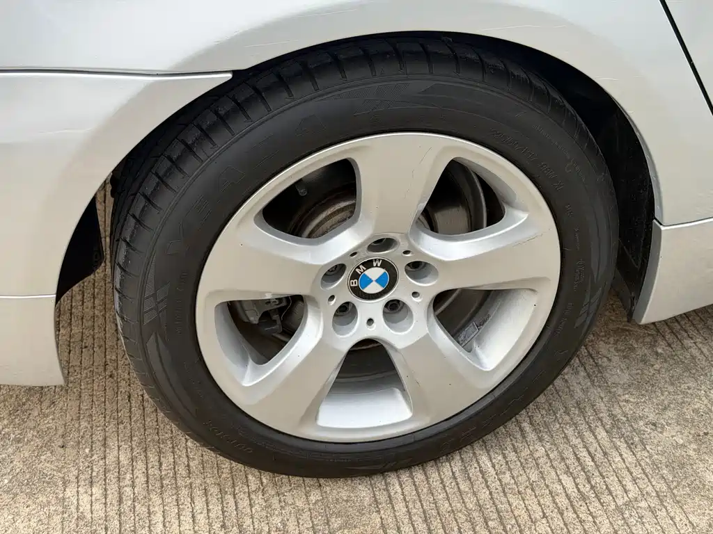 BMW 5 Series 2010 — фото 20