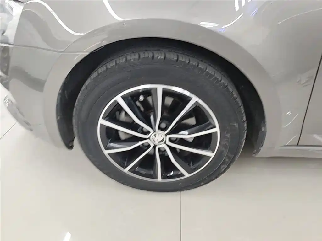 Skoda Octavia 2017 — фото 23