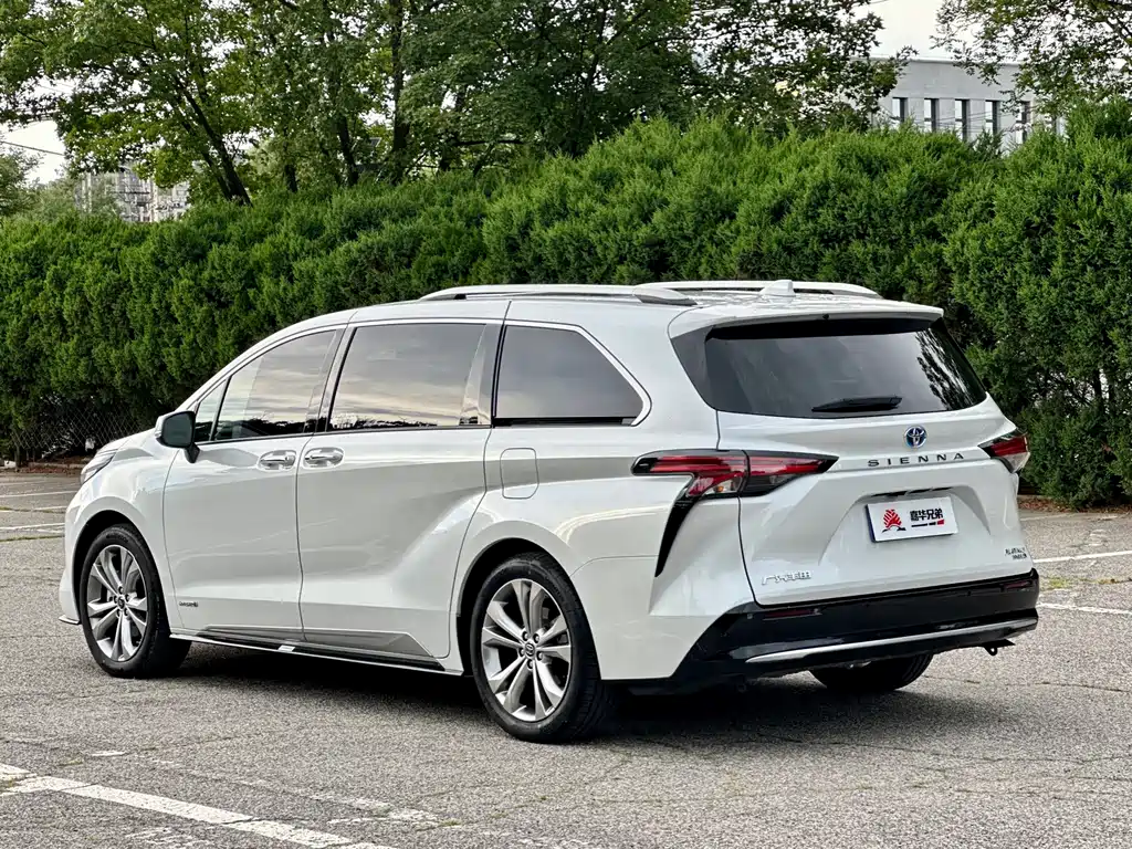 Toyota Sienna 2023 — фото 10