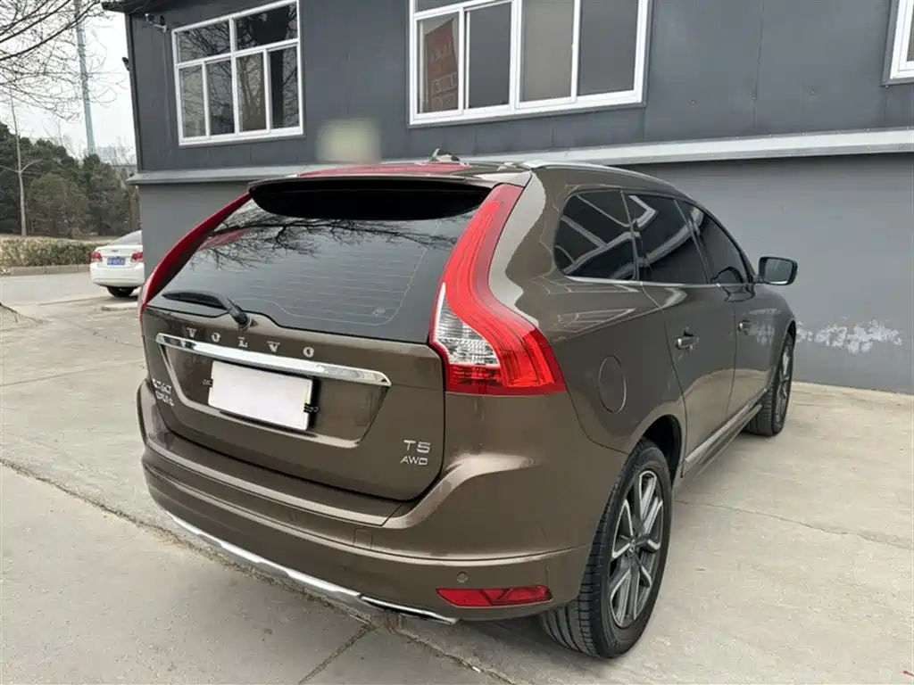 Volvo XC60 2018 — фото 20