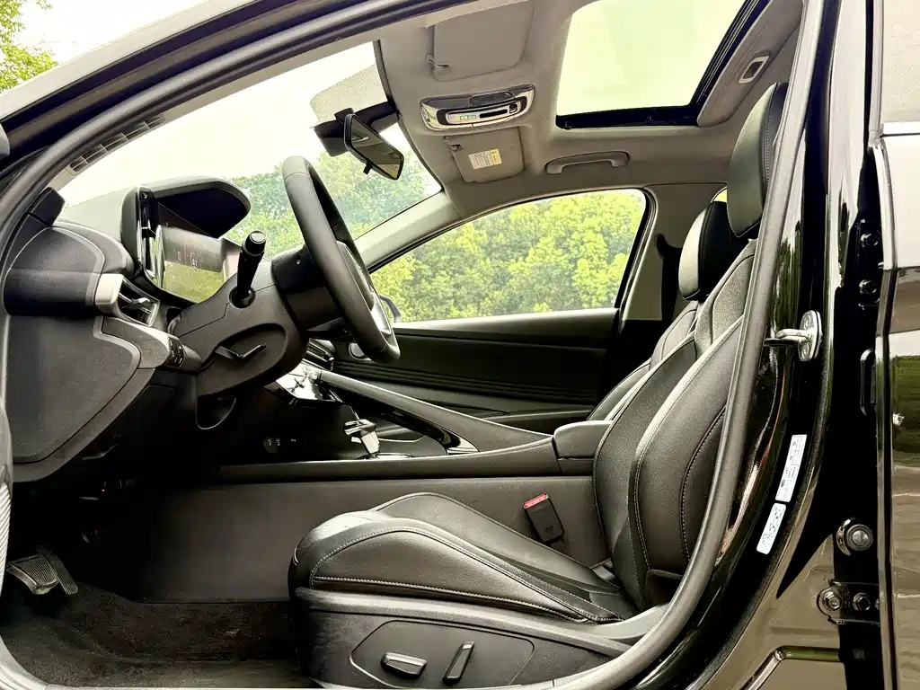 Hyundai Elantra 2020 — фото 15