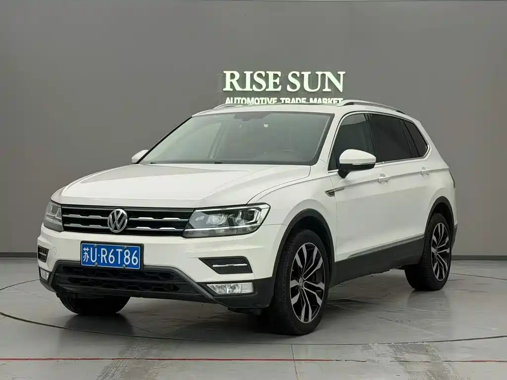 Volkswagen Tiguan L 2018 — фото 1