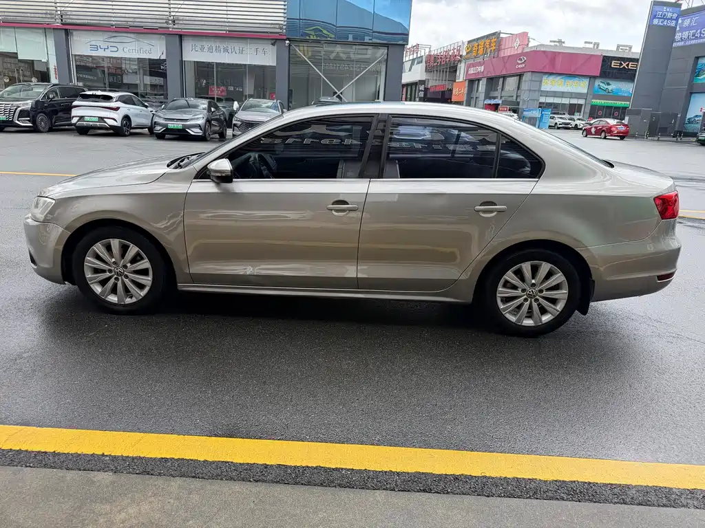 Volkswagen Sagitar 2014
