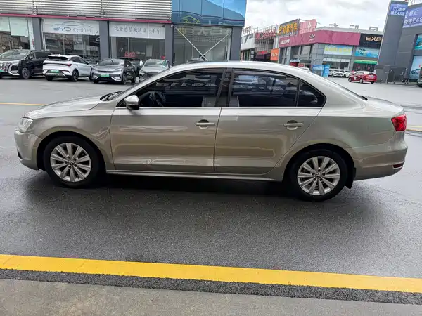 Volkswagen Sagitar 2014