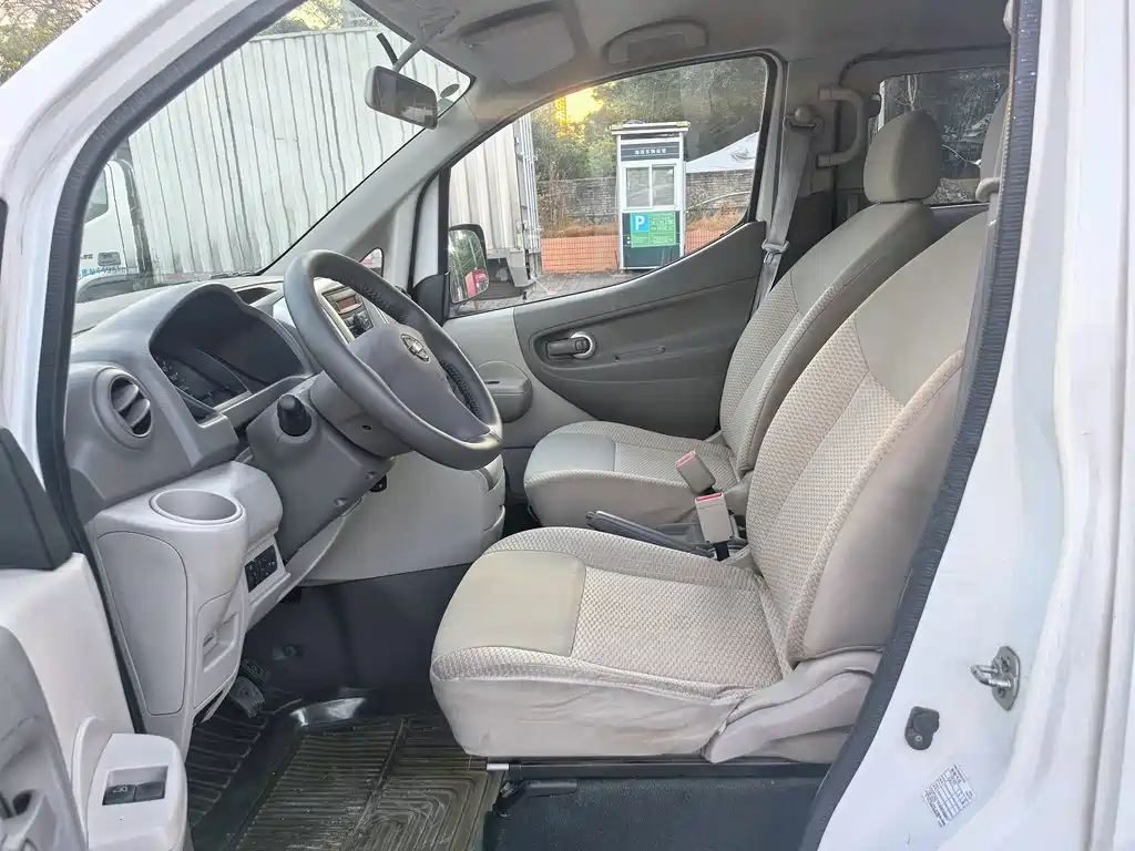 Nissan NV200 2017 — фото 12