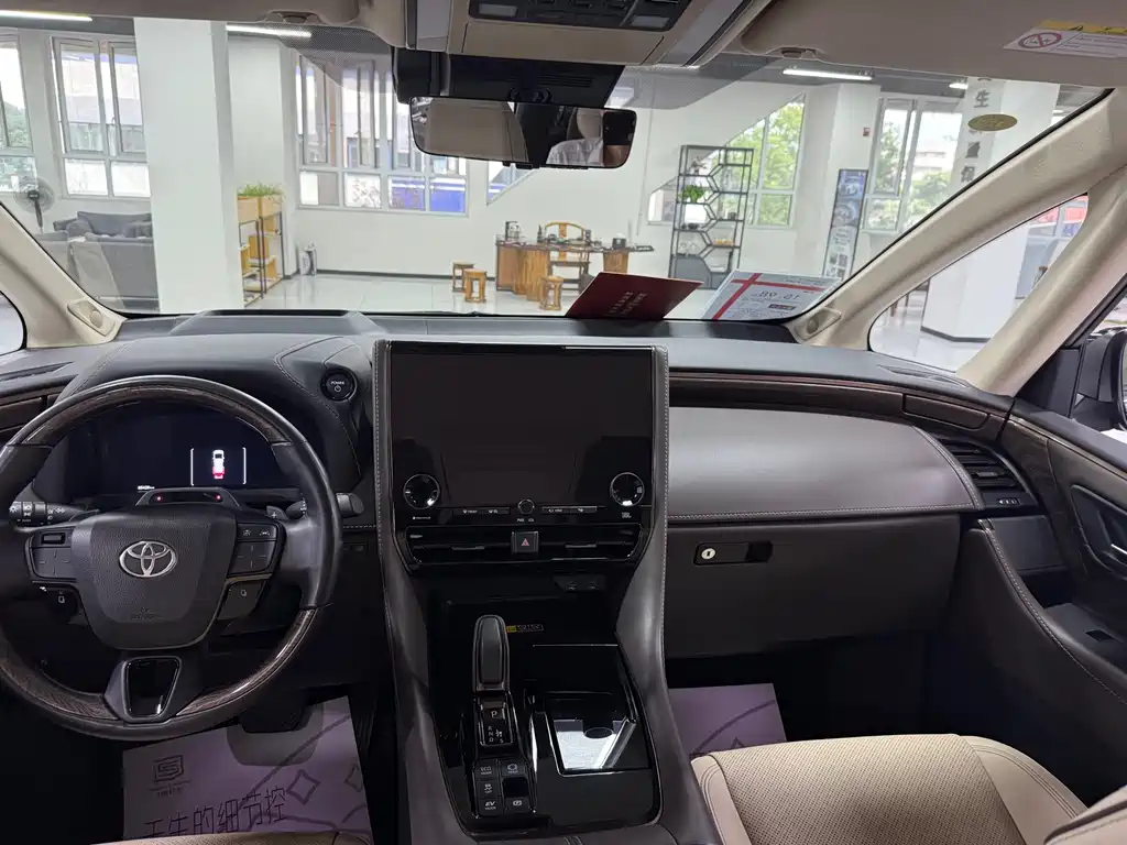 Toyota Alphard 2024