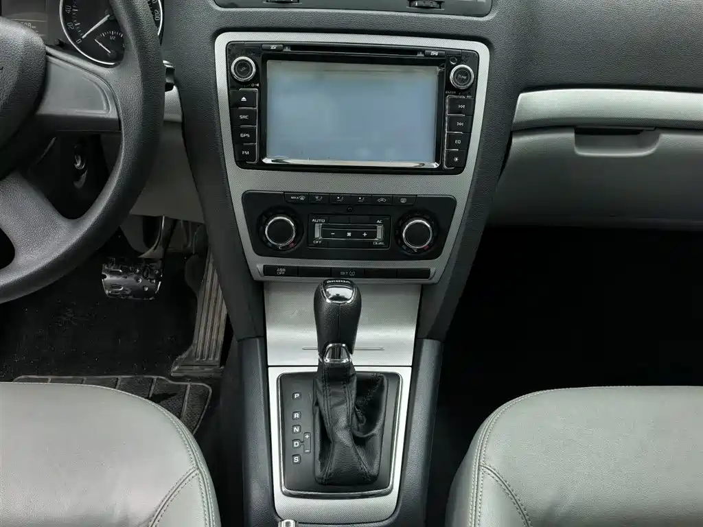 Skoda Octavia 2014 — фото 14
