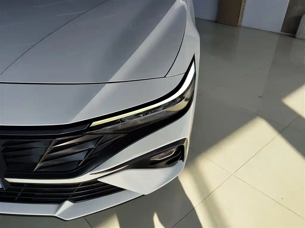 Hyundai Elantra 2023 — фото 24